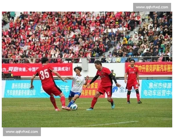 苏超 “微笑裁判” 陆爽火出圈！温柔执法化解冲突，网友：比进球还治愈