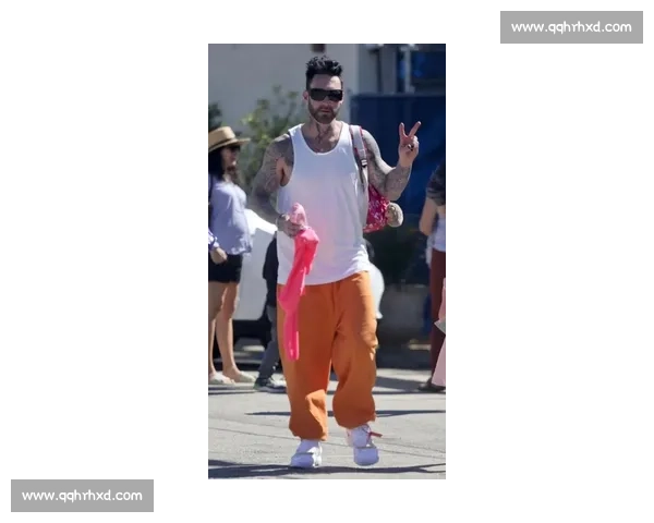 郑钦文柏林街拍：紫色网球包配 Labubu 玩偶，赛场外的个性符号